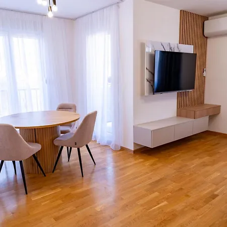 Hedonist Garden Luxury Apartment