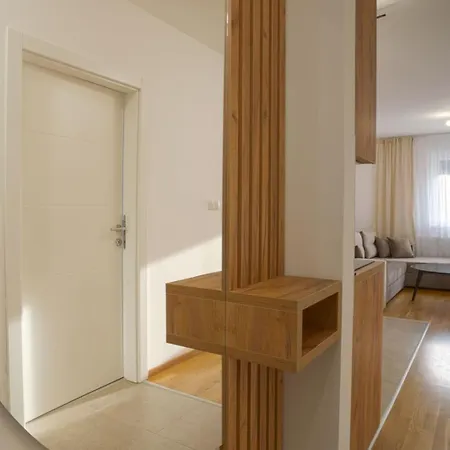 Hedonist Garden Luxury Apartment *