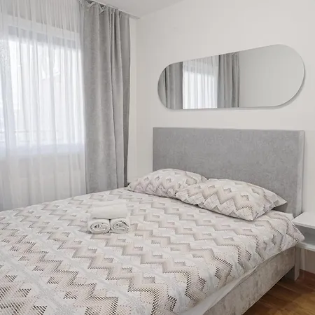 Hedonist Garden Luxury Apartment