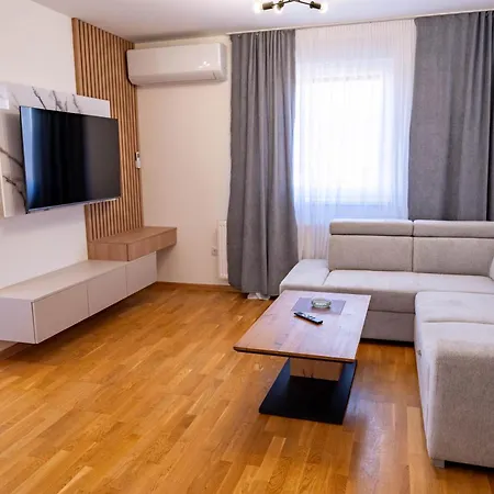 Hedonist Garden Luxury Apartment *